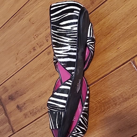Nine West zebra sandals size 9 - Picture 3 of 6